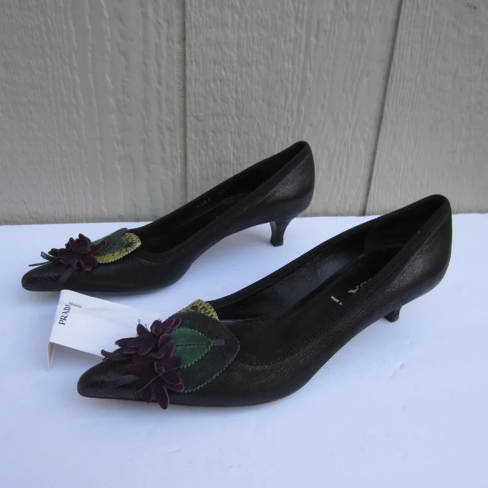 PRADA Heels size 5.5 Black Leather Floral Applique Kitten Pointed Toe Luxury Y2K